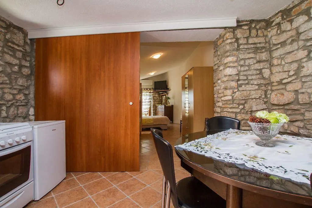 Villa Roy Barban 0*,